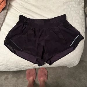 Lululemon Hotty Hot Low-Rise Lined Shorts 2.5”